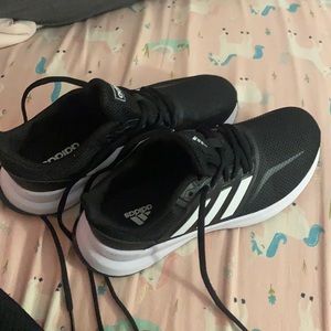 Boys size 5 adidas sneakers.